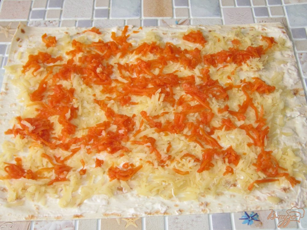 Рулет закусочный из лаваша с корнишонами, морковью и яйцами Рулет закусочный из лаваша с корнишонами, морковью и яйцами