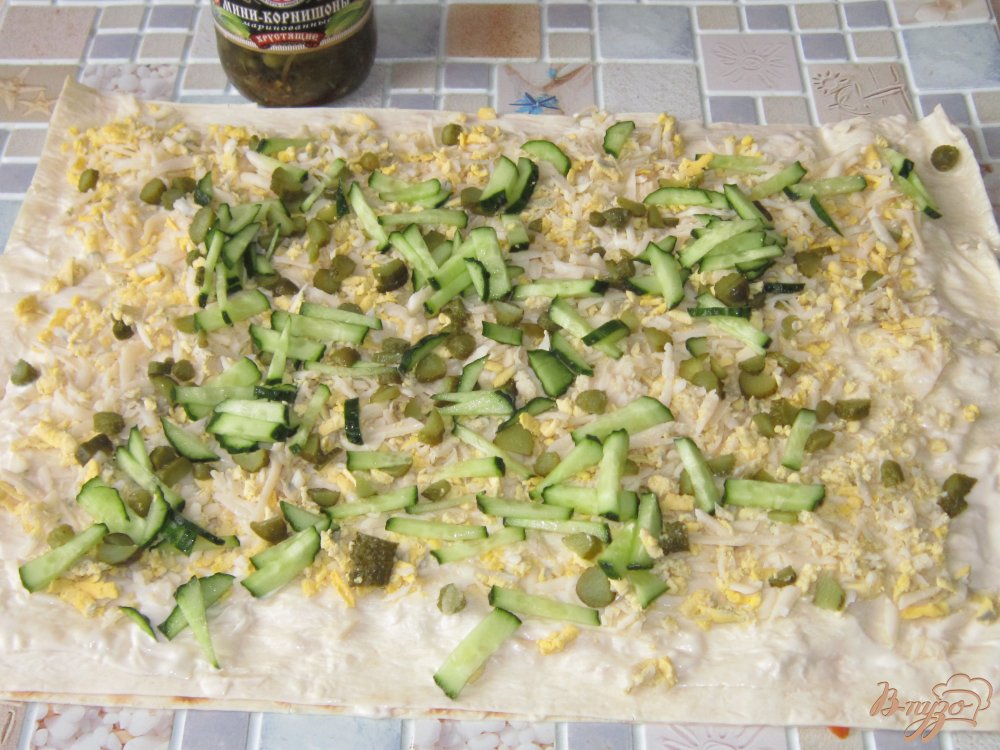 Рулет закусочный из лаваша с корнишонами, морковью и яйцами Рулет закусочный из лаваша с корнишонами, морковью и яйцами