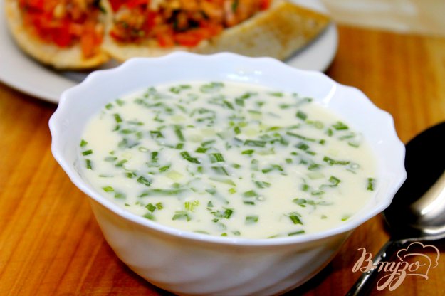 фото рецепта: Окрошка на сметане с ветчиной и курицей