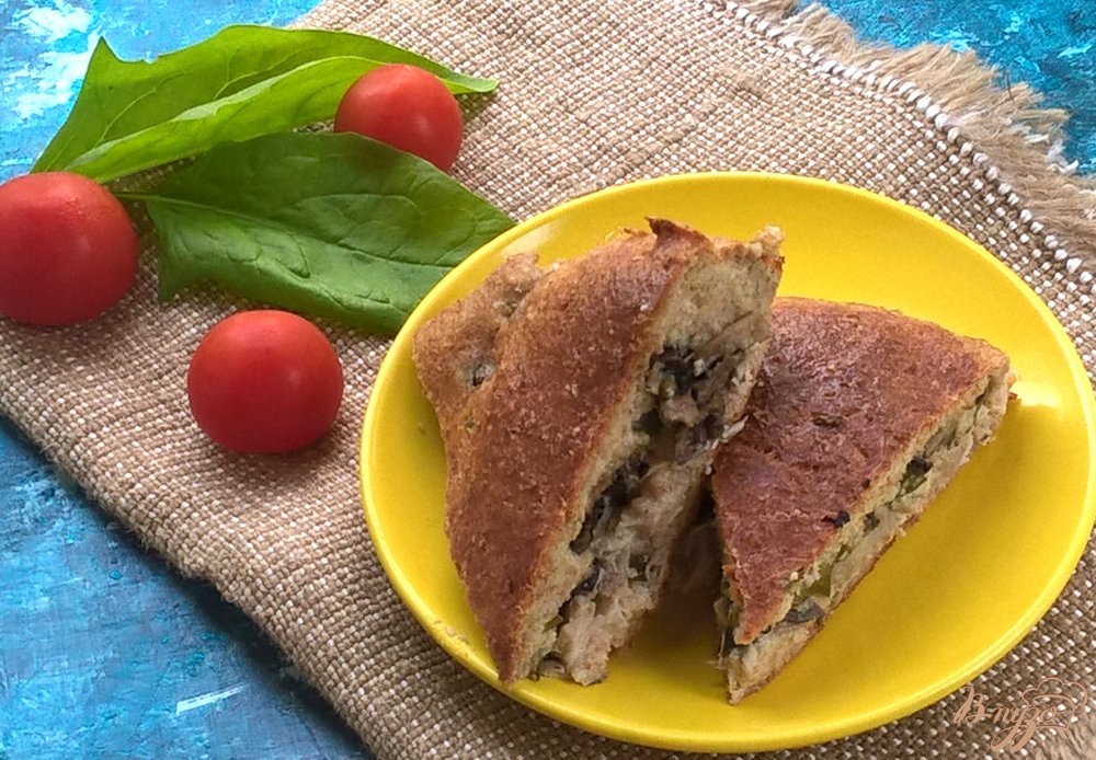 Фото приготовление рецепта: Пирог без муки с курицей и грибами шаг №10