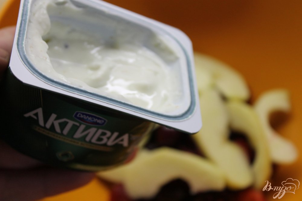 Полезный завтрак из фруктов и мюсли Полезный завтрак из фруктов и мюсли