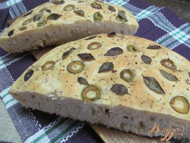 фото рецепта: Фокачча с сыром и оливками