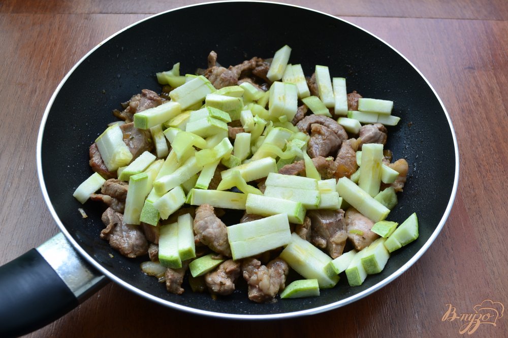 Свинина жареная с кабачками Свинина жареная с кабачками