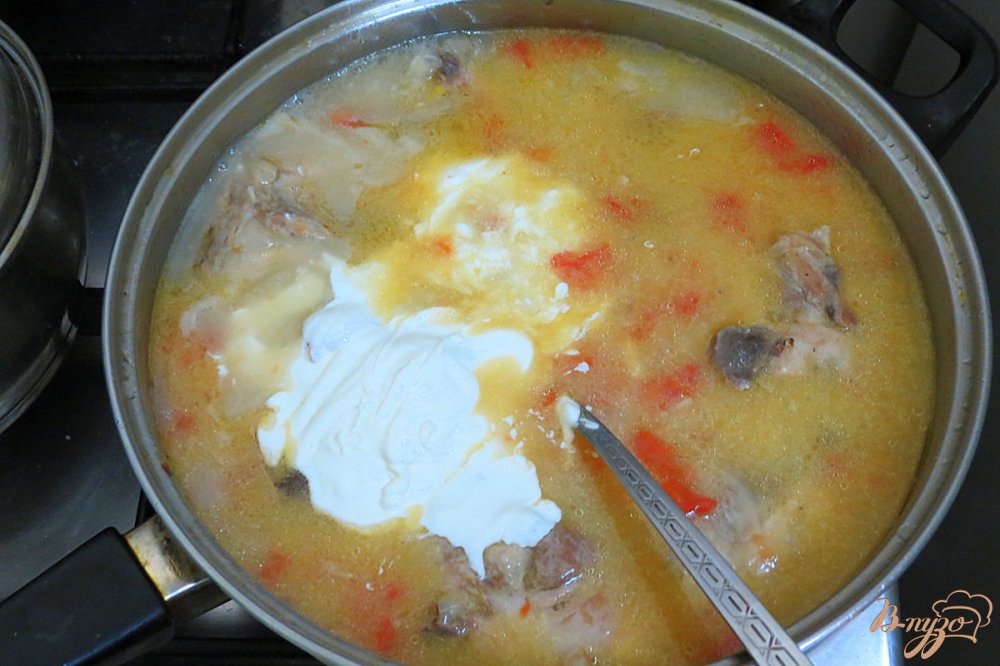 Куриные бёдра с луком и помидорами Куриные бёдра с луком и помидорами