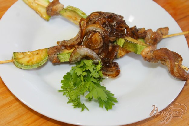 фото рецепта: Мини - шашлычки с курицей и кабачком