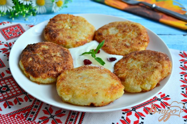 фото рецепта: Сырники с морковью и грецким орехом