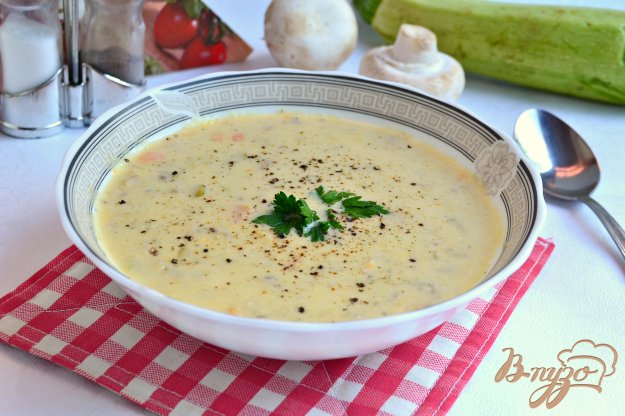 фото рецепта: Суп-пюре с кабачками, шампиньонами и плавленым сыром