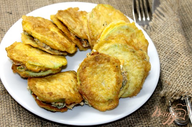 фото рецепта: Кабачки с начинкой из курицы и моркови