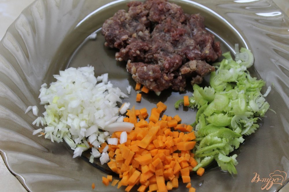 Фото приготовление рецепта: Булгур с овощами и мясным фаршем шаг №1