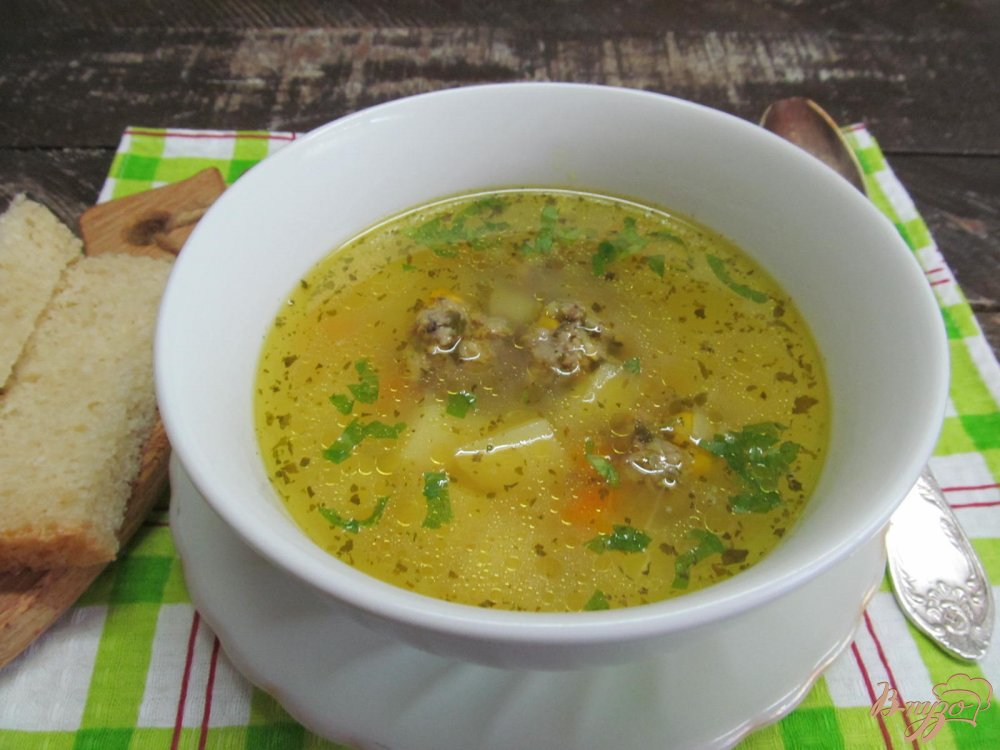 Фото приготовление рецепта: Овощной суп с фрикадельками из мяса с кабачком шаг №8