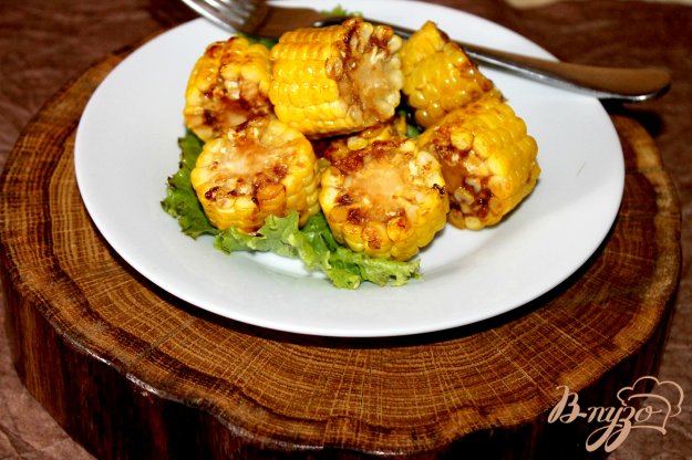 фото рецепта: Молодая кукуруза с чесноком и соусом