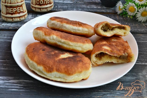 фото рецепта: Жареные пирожки с картофелем и куриной печенью