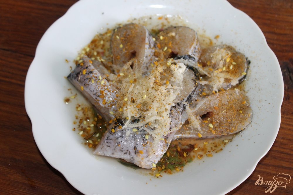 Жареные кусочки щуки в пряной панировке с луком Жареные кусочки щуки в пряной панировке с луком