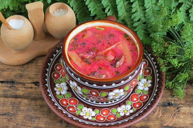 фото рецепта: Борщ красныйсо стручковой фасолью и грибами