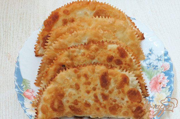 фото рецепта: Чебуреки с куриным фаршем