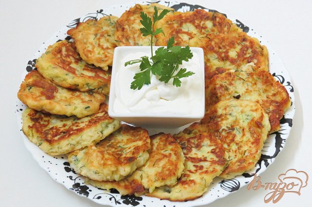 фото рецепта: Оладьи из кабачка и цветной капусты