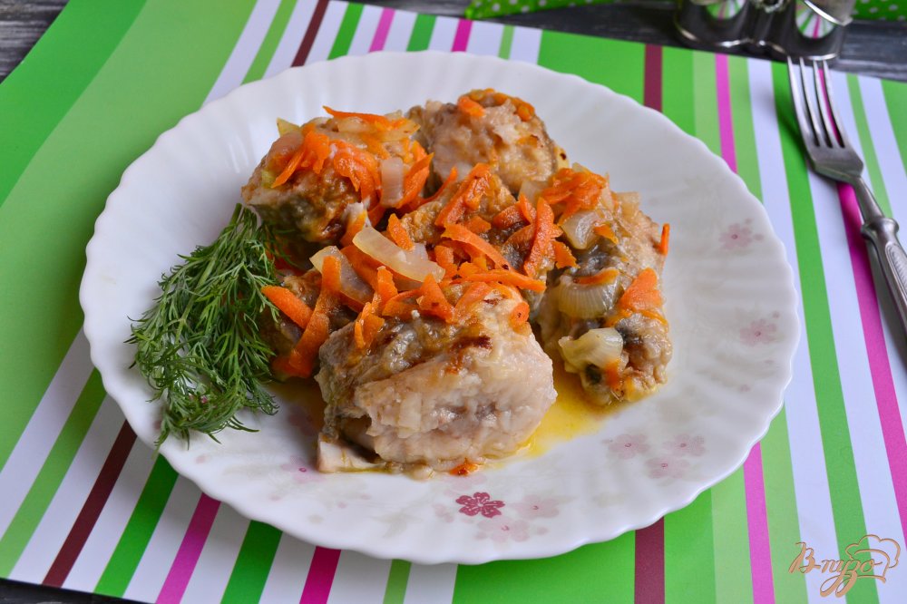 Хек тушеный с луком и морковью Хек тушеный с луком и морковью