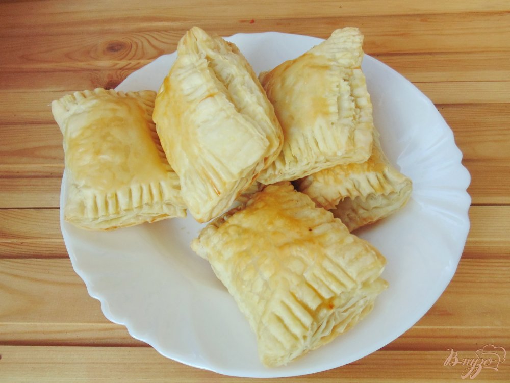 Фото приготовление рецепта: Слойки с мясом и грибами шаг №7