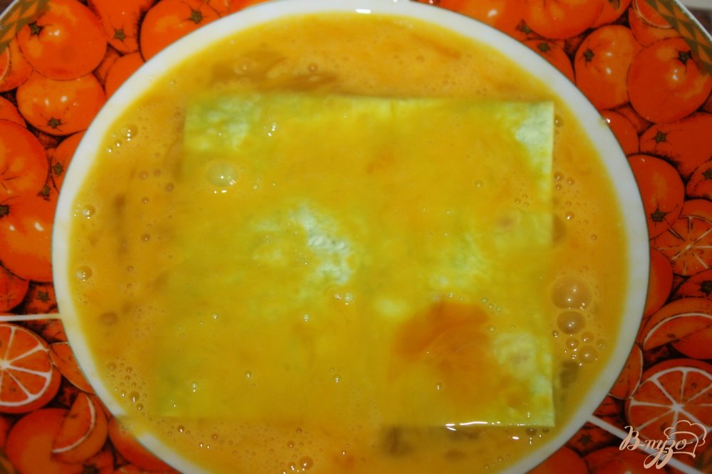 Фото приготовление рецепта: Конвертики из лаваша с мясом и помидорами шаг №5