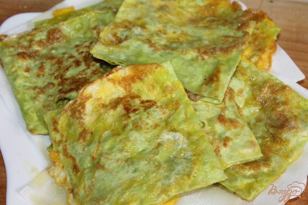Фото приготовление рецепта: Конвертики из лаваша с мясом и помидорами шаг №7
