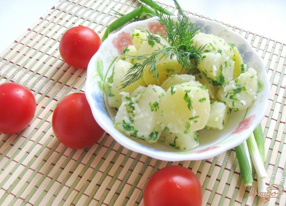 Отварной картофель с чесночной заправкой Отварной картофель с чесночной заправкой