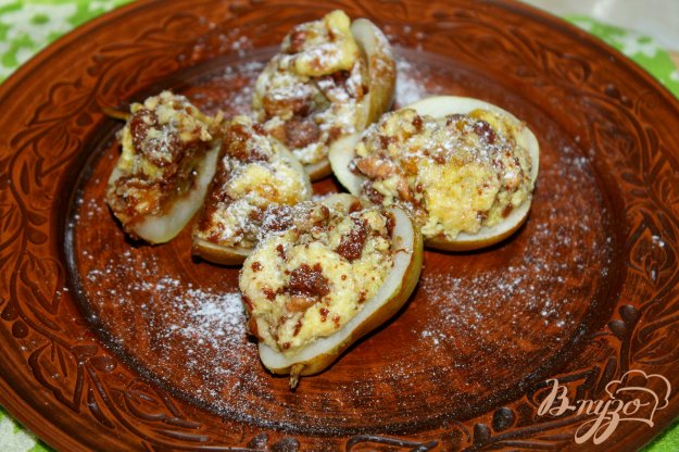 фото рецепта: Груши с начинкой из творога с сухофруктами и шоколадом