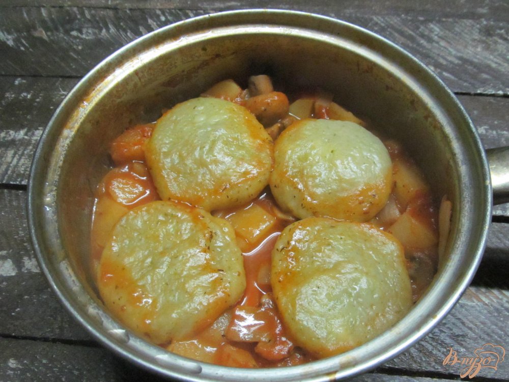 Фото приготовление рецепта: Грибы с овощами и лепешками шаг №8