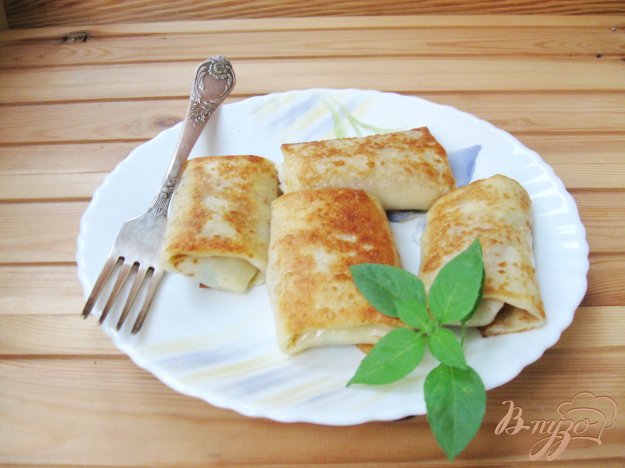 фото рецепта: Блинчики с курицей и вялеными помидорами