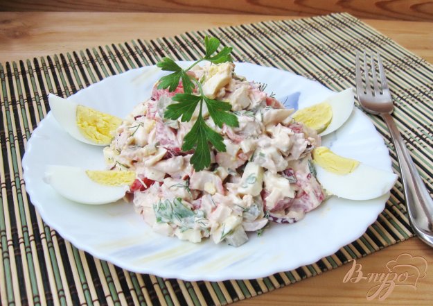 фото рецепта: Салат с крабовыми палочками и курицей