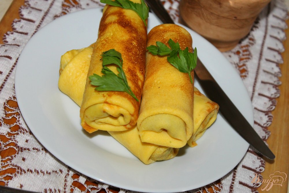 Фото приготовление рецепта: Блины с мясом и шампиньонами шаг №9