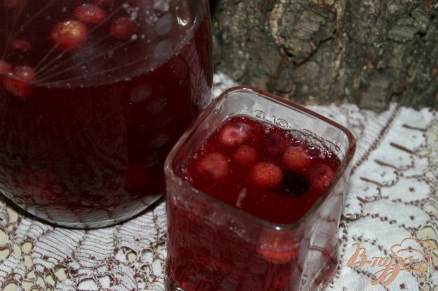 фото рецепта: Компот из винограда, смородины и вишни