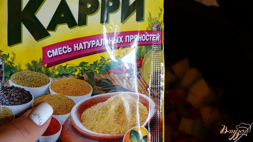 Фото приготовление рецепта: Овощное рагу с курицей и карри шаг №5