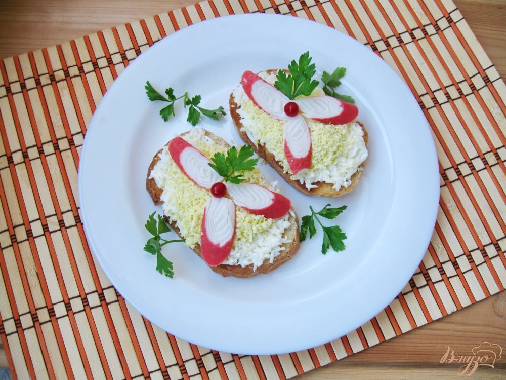 Тосты с яйцом и крабовыми палочками Тосты с яйцом и крабовыми палочками