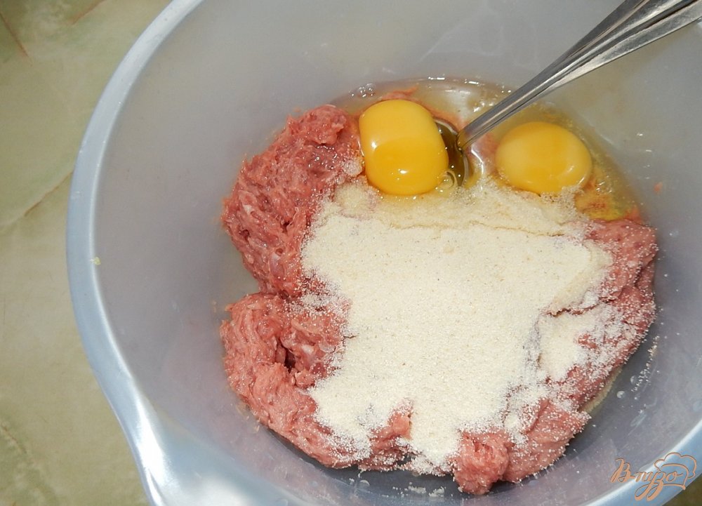 Фото приготовление рецепта: Оладьи из мяса индейки шаг №2