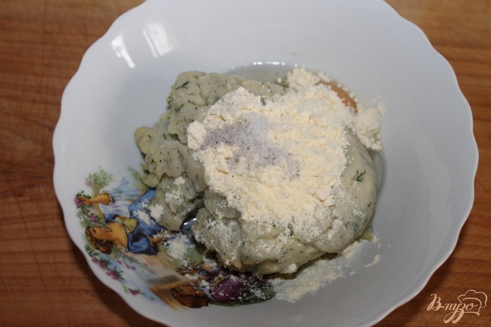 Фото приготовление рецепта: Картофельные шарики в кукурузной панировке шаг №2