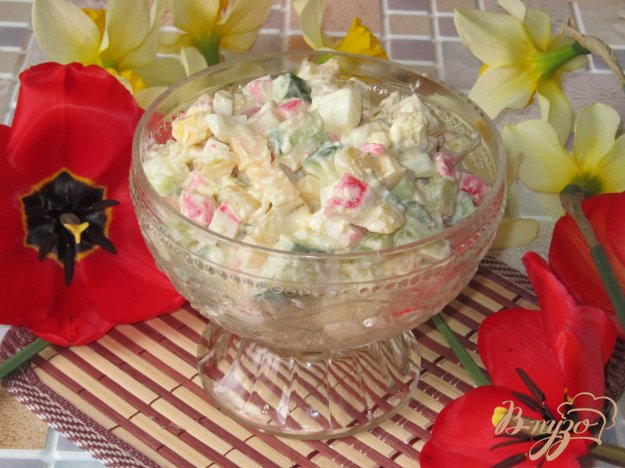 фото рецепта: Салат крабовый с огурцом и сыром