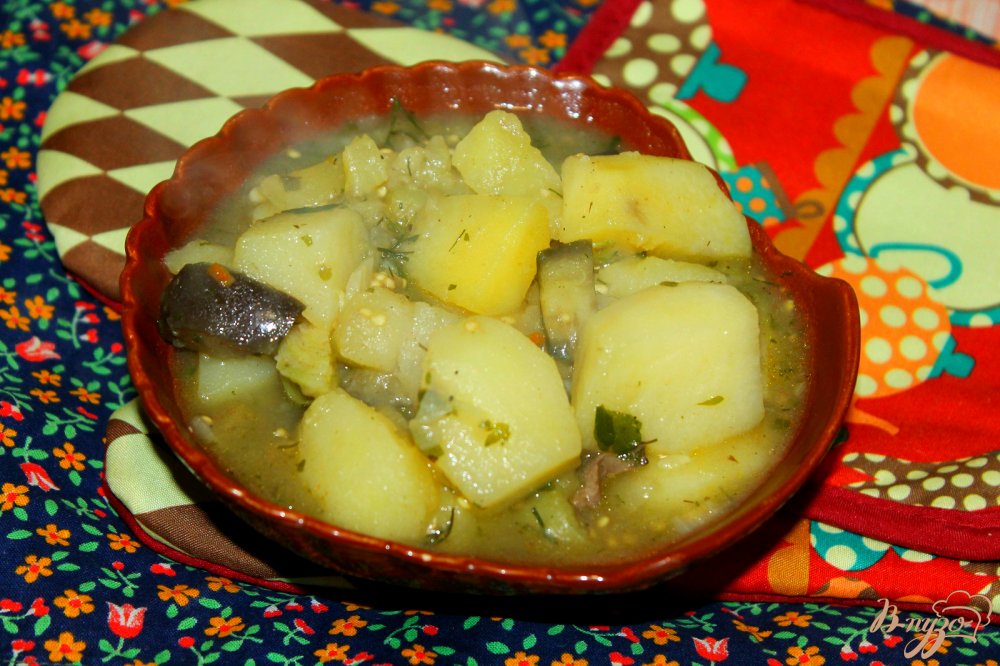 Тушеный картофель с брюссельской капустой, кабачком и баклажаном Тушеный картофель с брюссельской капустой, кабачком и баклажаном