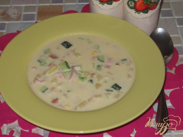 фото рецепта: Окрошка на кефире с копченой куриной грудкой