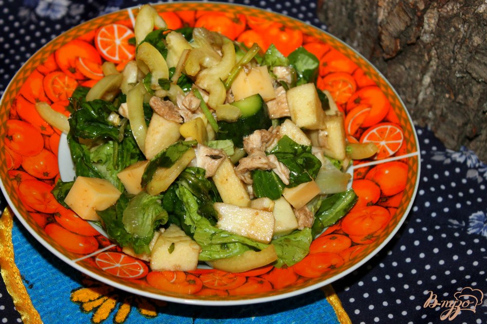 Салат из отварной курицы, яблок и шпината Салат из отварной курицы, яблок и шпината