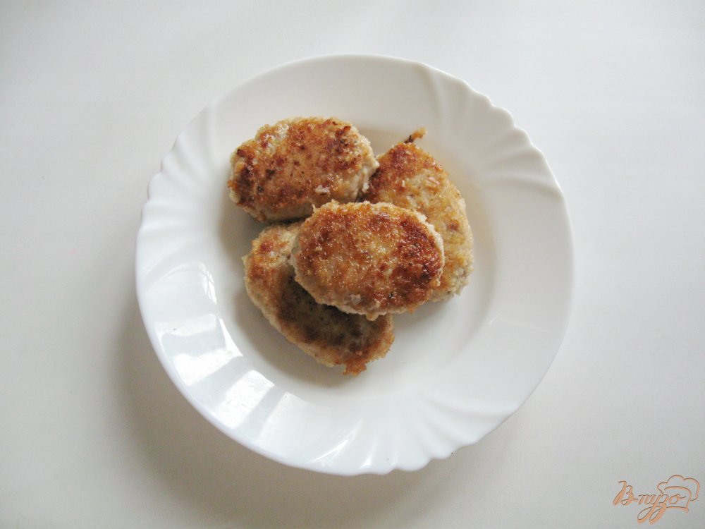 Фото приготовление рецепта: Мясные зразы с красной консервированной фасолью шаг №7