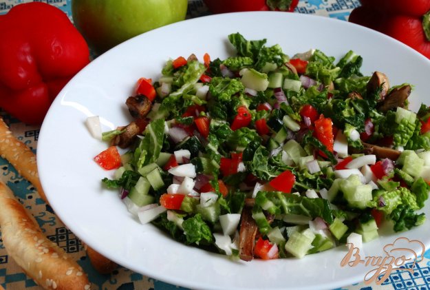фото рецепта: Салат с савойской капустой и грибами