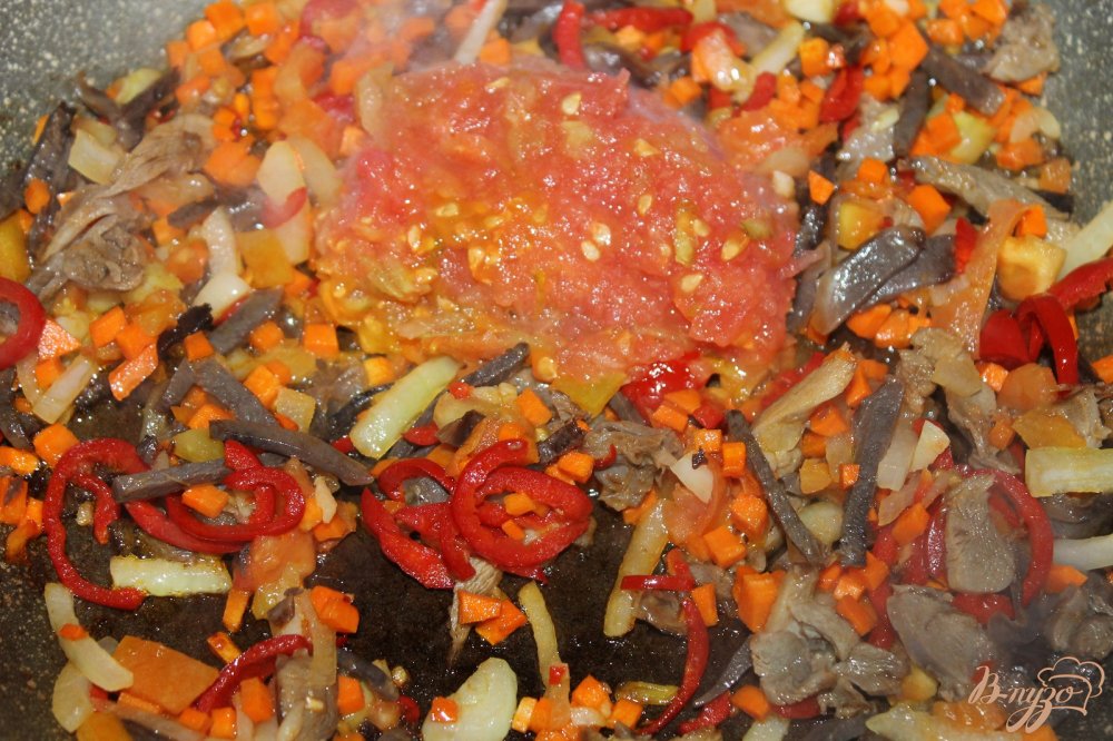 Фото приготовление рецепта: Картофельное пюре с мясной подливой шаг №5