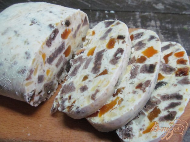 фото рецепта: Десерт из брауни с сыром и сухофруктами