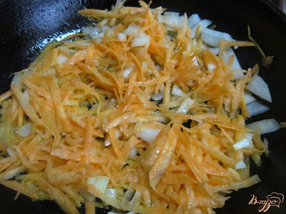 Фото приготовление рецепта: Запеченная курица с булгуром и овощами шаг №4
