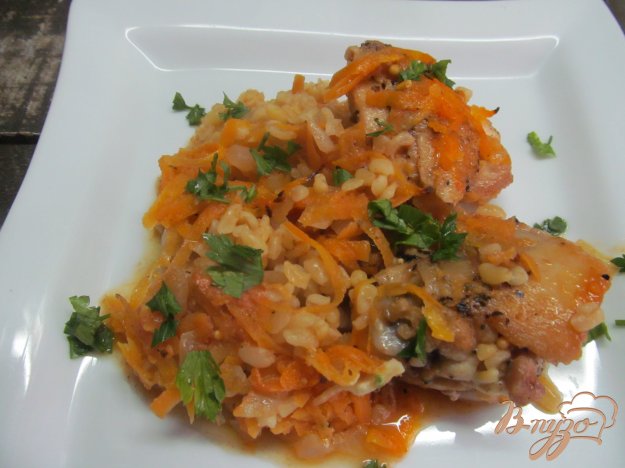 фото рецепта: Запеченная курица с булгуром и овощами