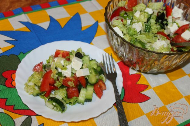 фото рецепта: Салат из пекинской капусты с фетой и оливками