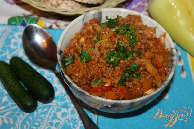 фото рецепта: Гречка с курицей, кабачком и тыквой в томатном соусе