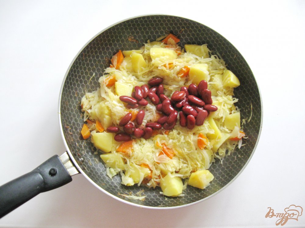 Тушеная капуста с картофелем и фасолью Тушеная капуста с картофелем и фасолью