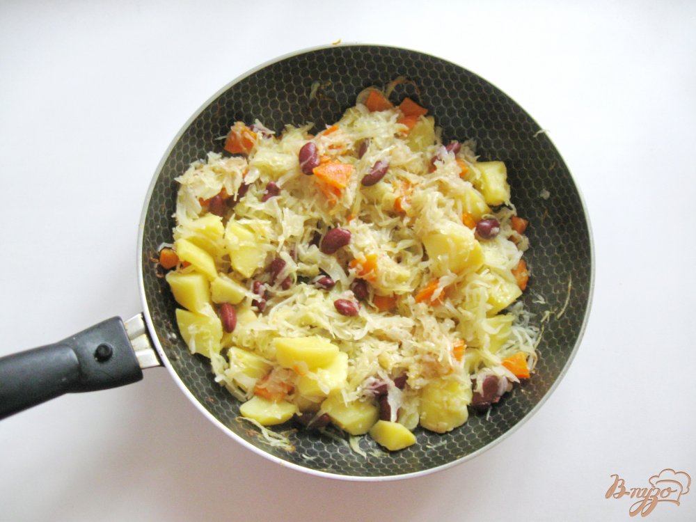 Тушеная капуста с картофелем и фасолью Тушеная капуста с картофелем и фасолью