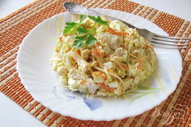 фото рецепта: Салат с редькой, морковью и курицей